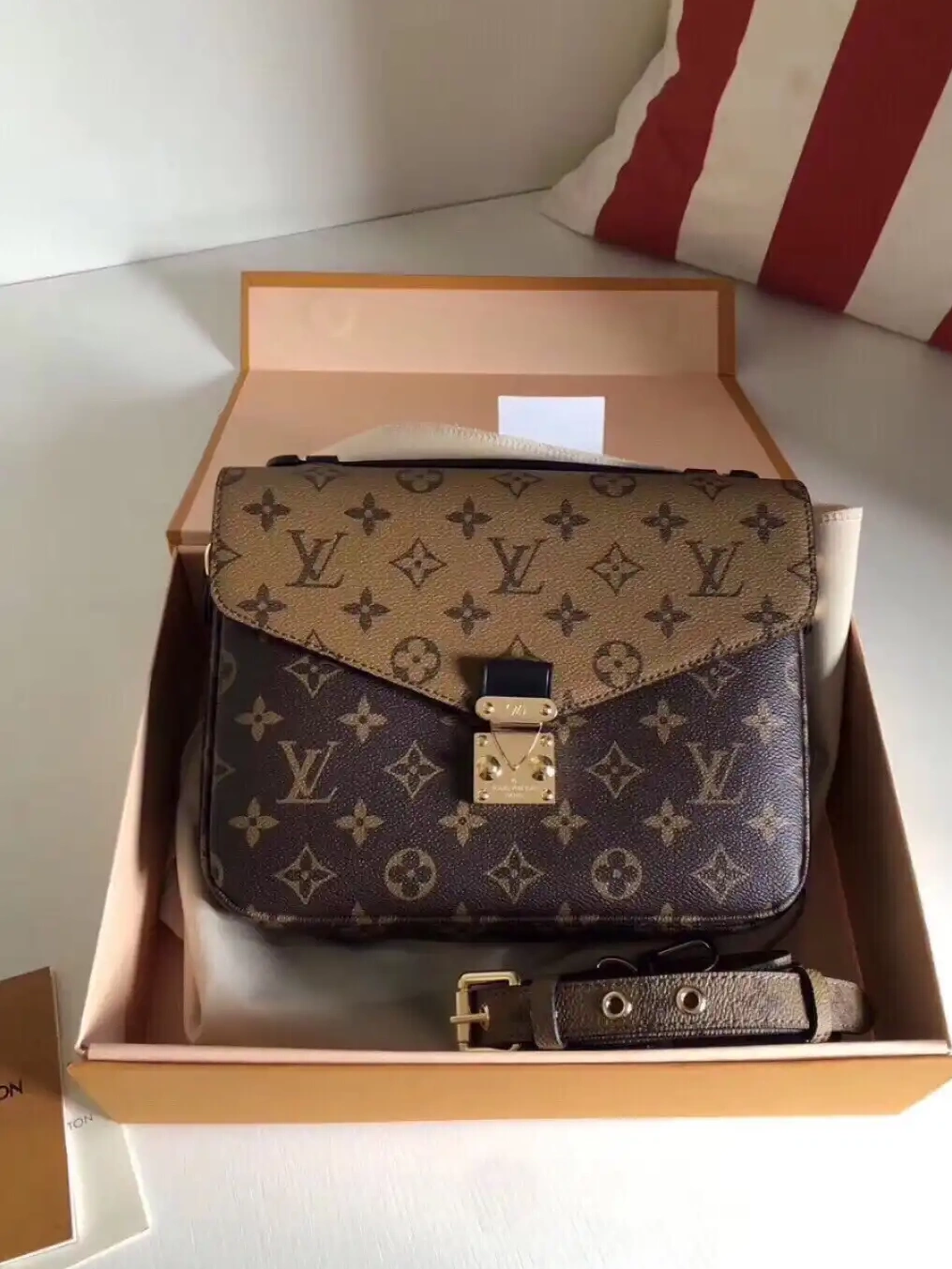 Louis POCHETTE Vuitton METIS 0427